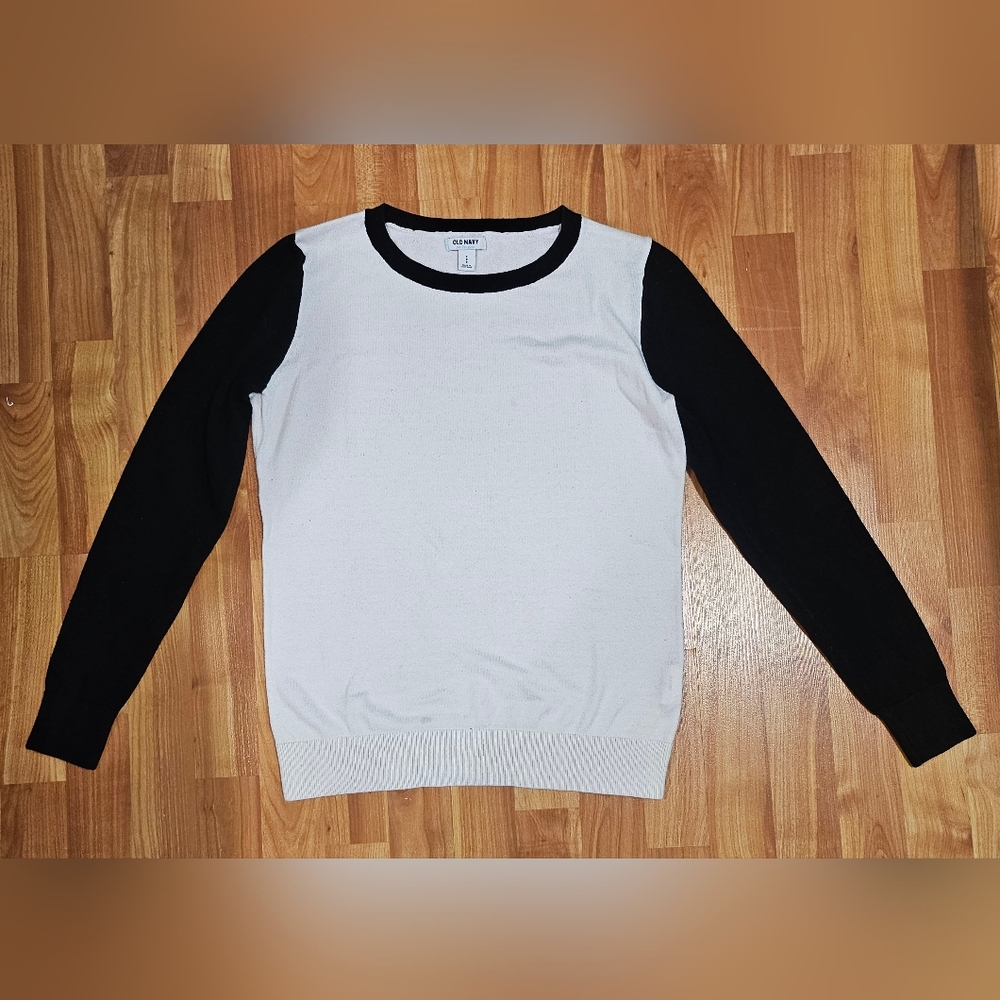 Old Navy black & white sweater, size S